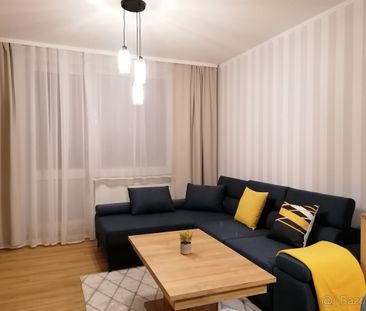 Nadštandardný 2-izbový byt s klimou a bezproblém.parkovaním – Fotografia 1