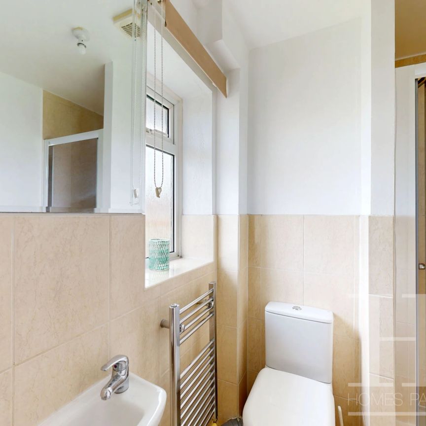 Hare Lane, Langley Green, RH11 - Photo 1