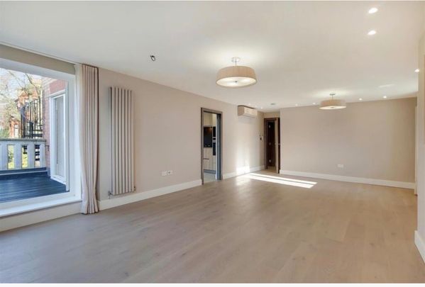 2 Bed Flat, London, NW3 - Photo 1