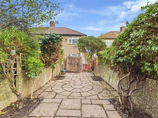 2 bedroom maisonette to rent - Photo 1