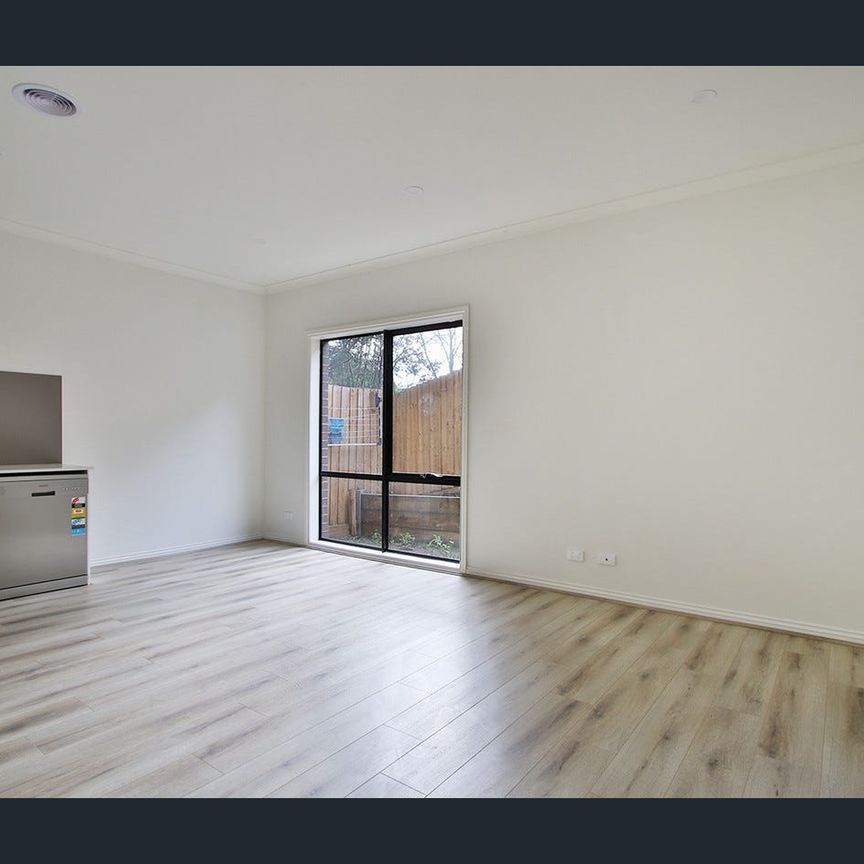 Modern 2-Bedroom Townhouse - Photo 1