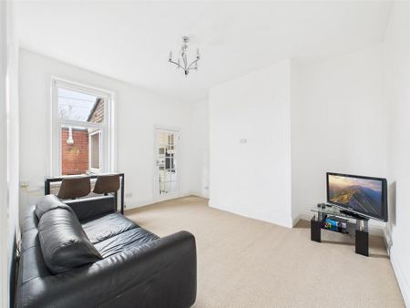 3 bedroom apartment to rent - Photo 3