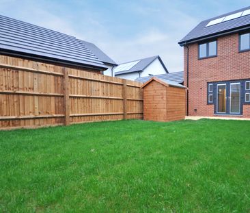 Spindle way, Hardwicke, Gloucester - Photo 2