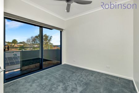 Three bedroom, two bathroom townhouse with double garage - Photo 3