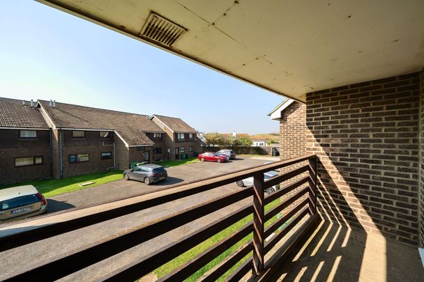 10, Saunders Way - Photo 1