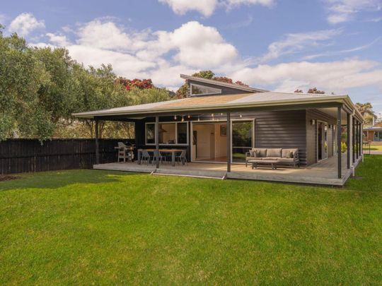 FAMILY TREAT - Photo 1