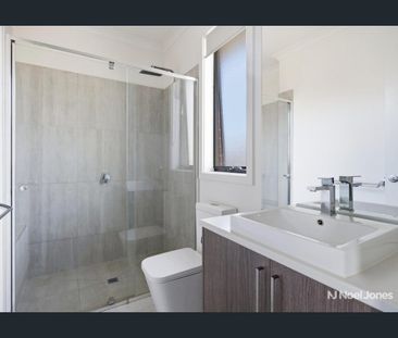 Stylish Single Level Living in Croydon North - Photo 6