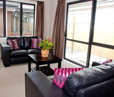 Walk to Uni - Photo 2