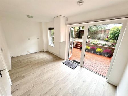 4 Bed Terraced House, Princess Victoria Street, BS8 - Photo 2