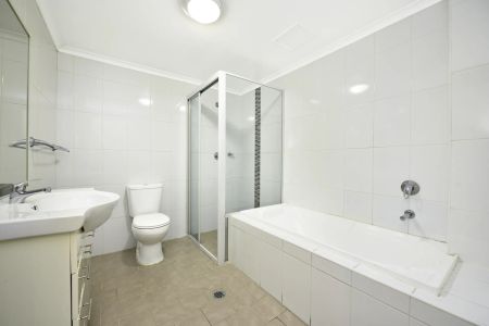 Modern two bedroom apartment in a convenient setting - Photo 4