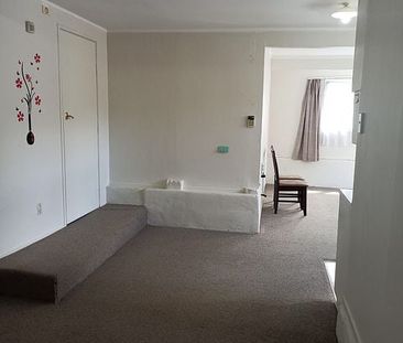 Ready to move in - 1 Bed + Study Unit in St Lukes - Photo 2