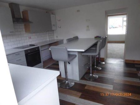 3 bedroom semi-detached house to rent - Photo 5