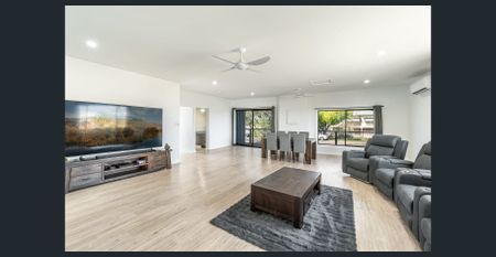 Beautifully Renovated 3-Bedroom Home - Photo 3