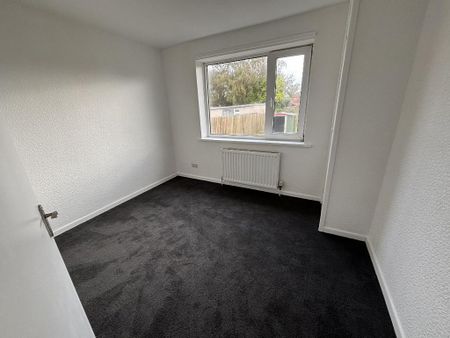 2 bedroom semi-detached bungalow to rent - Photo 2