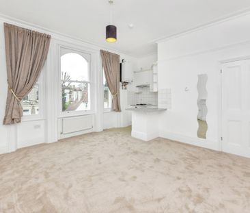 Grove Road, Surbiton KT6 - Photo 2