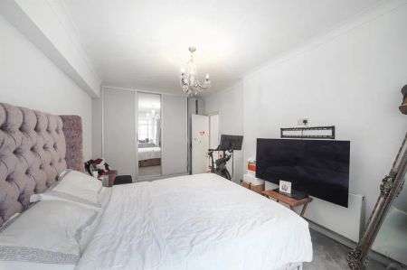 3 bedroom flat in Gloucester Place - Photo 5