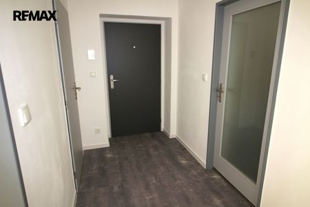 Pronájem bytu 2+1 70 m² - Fotografie 2