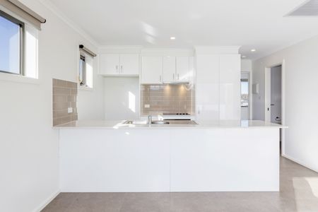 39/12 Dulcie Holland Crescent, Moncrieff ACT 2914 - Townhouse For Rent | Domain - Photo 5
