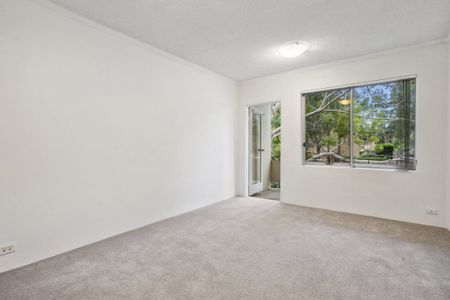 LIGHT AND AIRY 2BEDROOM APARTMENT - GREAT LOCATION - Photo 4