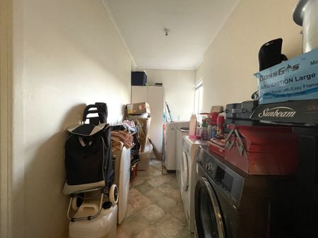 Newly Renovated 3 Bedroom Home – Prime Pakuranga Location - Photo 4