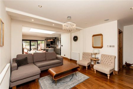 2 bedroom maisonette to rent - Photo 3