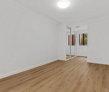 Private And Renovated Ground Floor Apartment - Photo 3