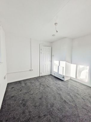 2 bedroom end of terrace house to rent - Photo 1