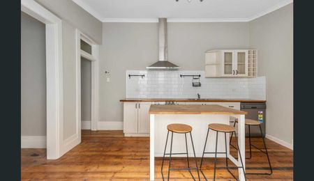 Register to Inspect / Charming Home in the Heart of Footscray – Prime Location with Parking! - Photo 2