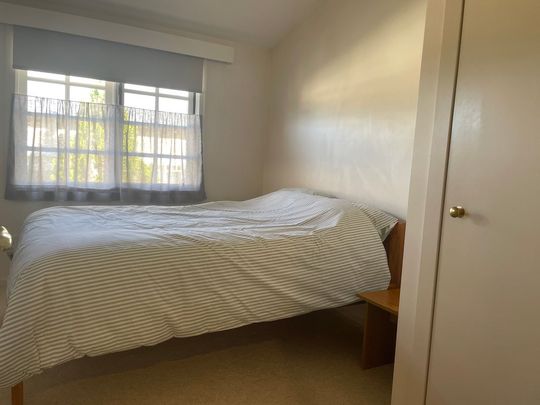 Modern fully furnished unit ready to move in - Photo 1