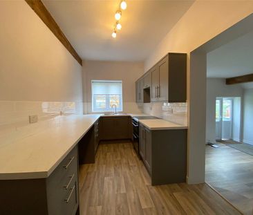 2 bedroom semi-detached house to rent - Photo 5