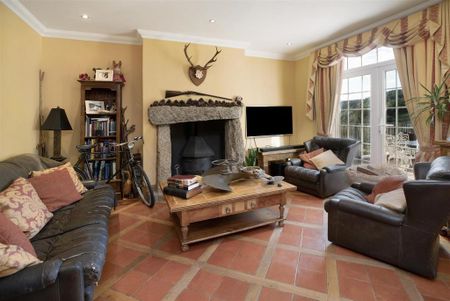 4 bedroom detached house to rent - Photo 2