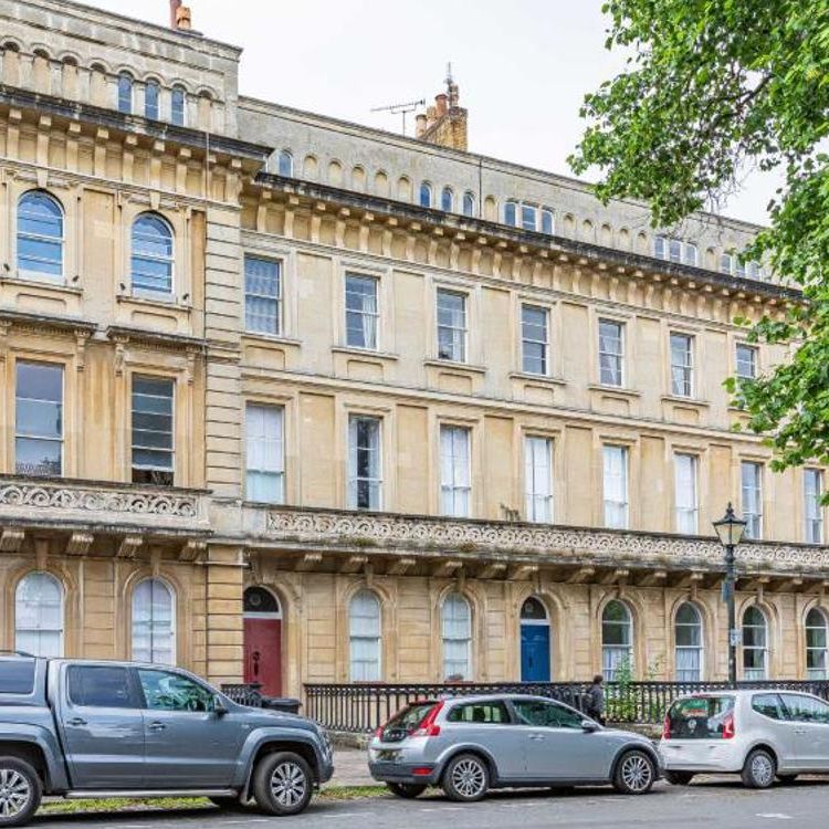 An extremely large flat on Victoria Square with front and back courtyards and massive graden. This flat has a private entrance and is offered furnished.**Video tour available** - Photo 1