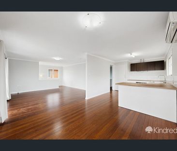 Large air conditioned home in sought after location - Photo 1