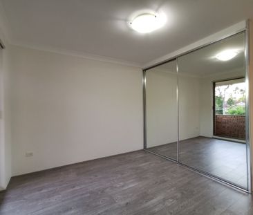 Top Floor 2 Bedroom Apartment - Photo 5