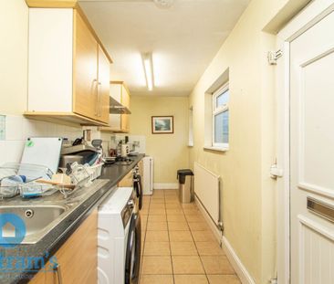 4 bed Mid Terraced House for Rent - Photo 4