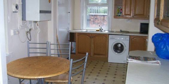 33 Whity Road - 4 bed Student House - Photo 3