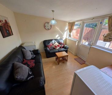 5 bedroom semi-detached house to rent - Photo 6