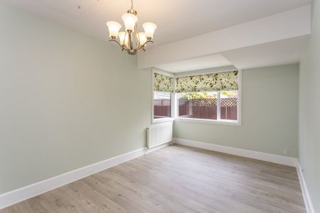 Pet friendly executive home in Strowan! - Photo 4