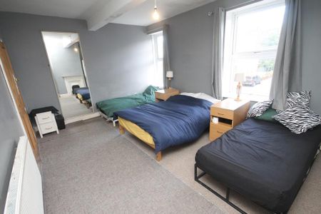 3 bedroom terraced house to rent - Photo 4