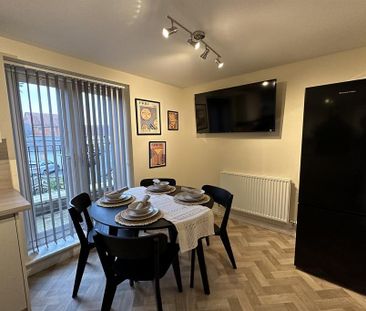 1 bedroom in a house share to rent - Photo 1