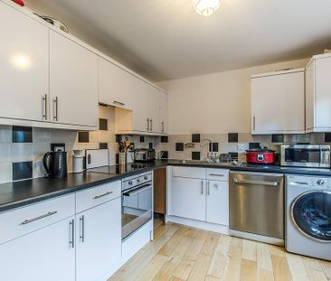 2 bedroom semi-detached house to rent - Photo 4