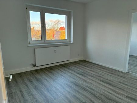 **Helle Wohnung FRISCH aus der RENOVIERUNG** - Foto 3