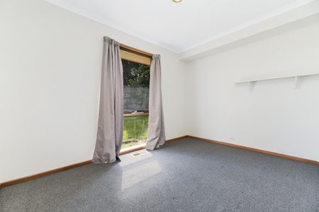 49 Courtenay Avenue, Cranbourne North VIC 3977 - House For Rent | Domain - Photo 2