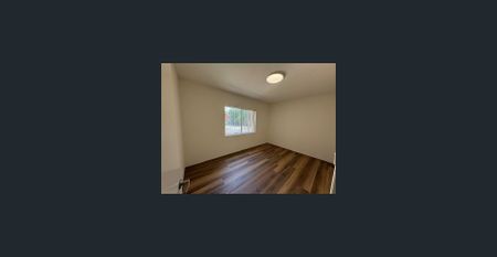 "Location Perfect" - Photo 3