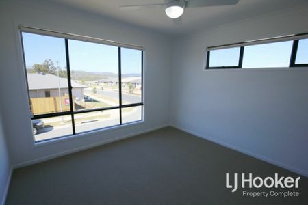 Gorgeous Spacious Terrace Home!! - Photo 4