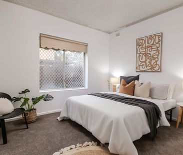 Low maintenance 2 bedroom ground floor unit positioned perfectly - Photo 4