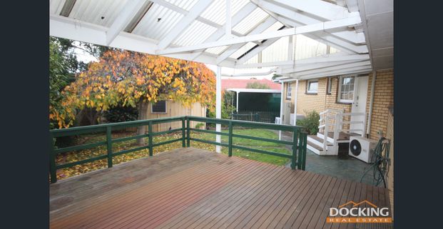 Light and bright family home - Photo 1