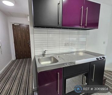 1 bedroom in a house share to rent - Photo 3