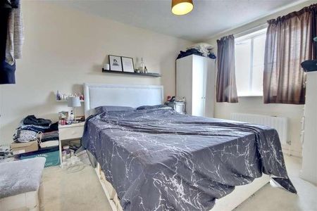 Claremont Road, Fratton, PO1 - Photo 2