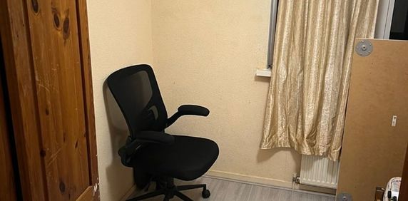 Room in a Shared House, Almond Croft, B42 - Photo 2